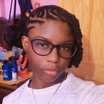 Babysitter in Portmore: Annalee