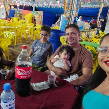 Emprego de babá em Goiânia: emprego de babá Leinda