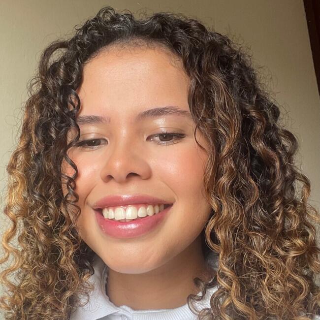 Babysitter in Uberlândia: LAILA