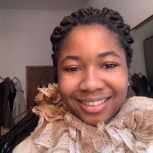 Babysitter in Modena: Light Emmanuelle