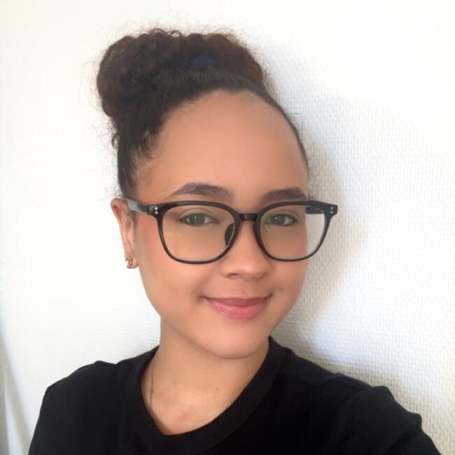 Babysitter in Saint-Ouen: Cassie