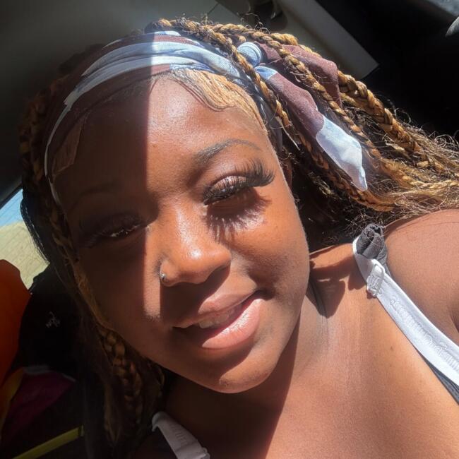 Babysitter in Fresno: Mia