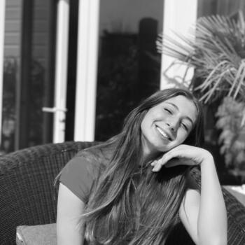 Baby-sitter in Saint-Cloud: Eléna