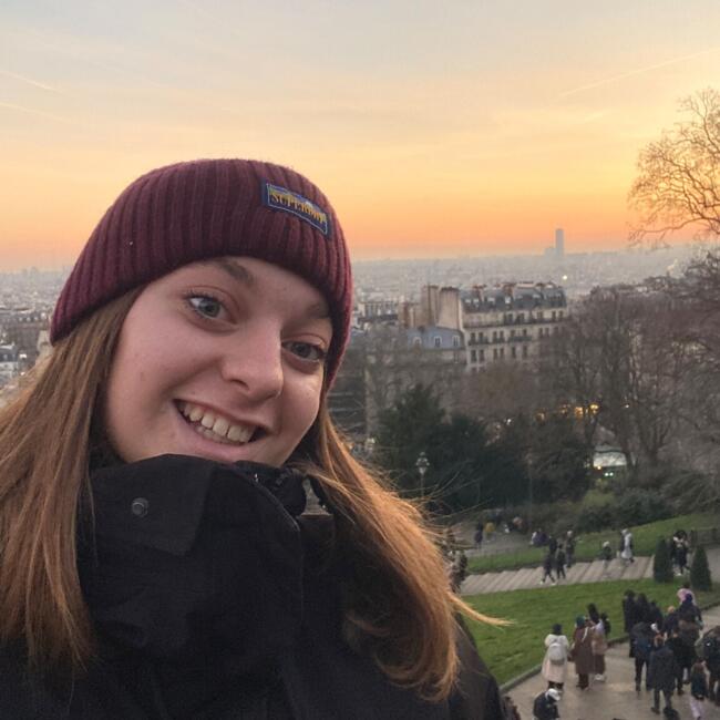 Babysitter in Mont-Saint-Aignan: Emma