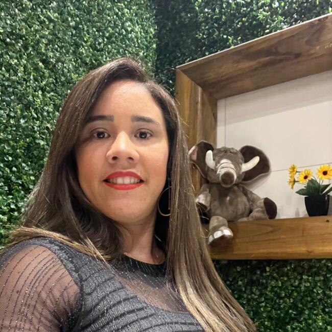 Babá em Caieiras: Camila