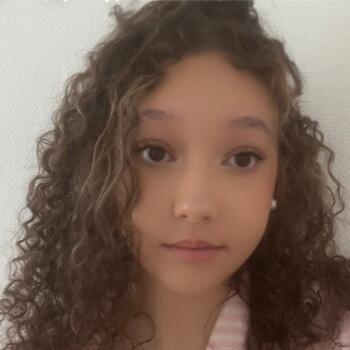 位于塞纳河畔维尼厄的临时保姆: Sarah