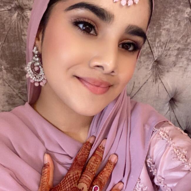 Babysitter in Bradford: Romana