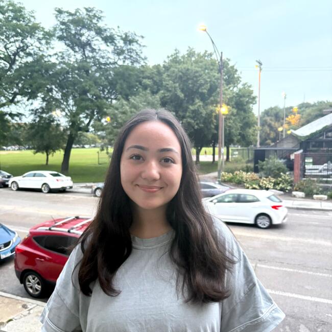 Babysitter in Chicago: Aya