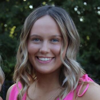 Babysitter in Overland Park: Caroline