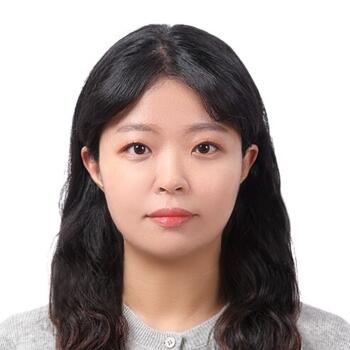 Babysitter in Dún Laoghaire: HoYeon