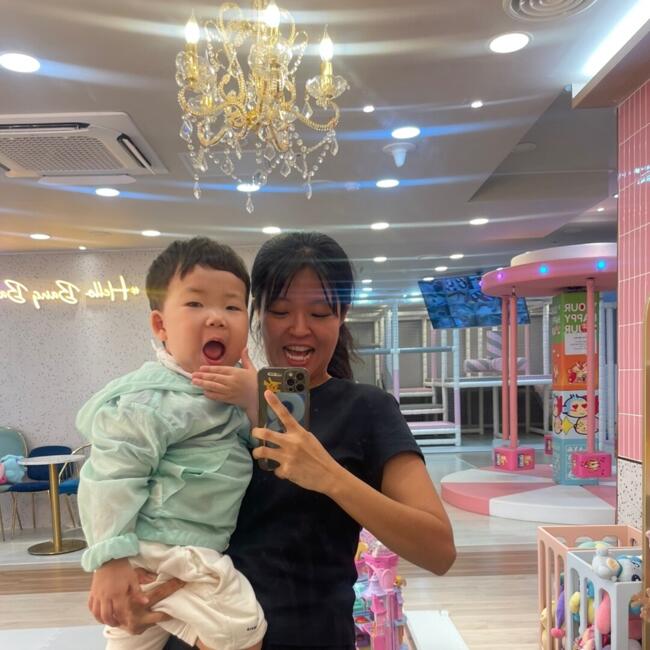 Babysitter in Dún Laoghaire: HoYeon