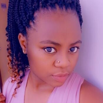 Babysitter Dubai: Valeria