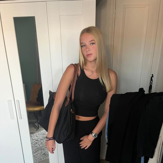 Babysitter in Carqueiranne: Charlotte