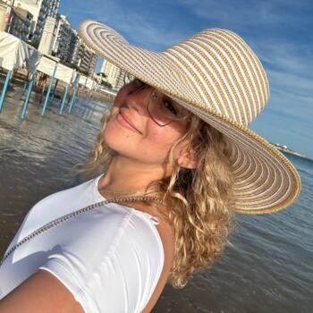 Babysitter in La Ville-aux-Dames: Andrea