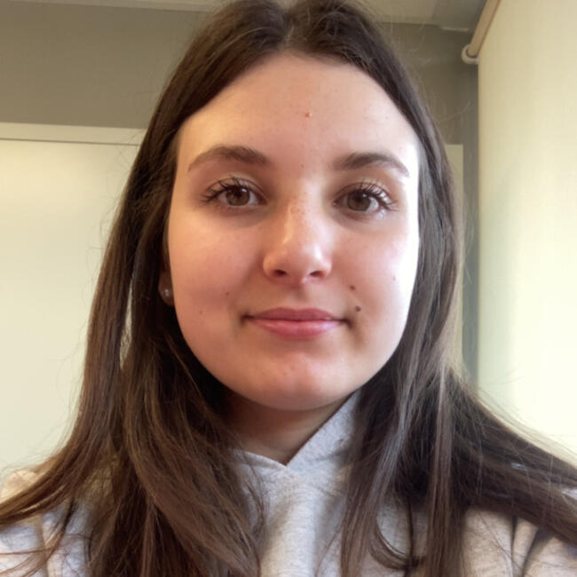 Babysitter in Mudaison: Lilly