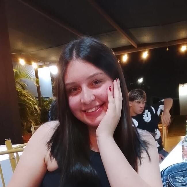 Babysitter in Minga Guazú: Andrea