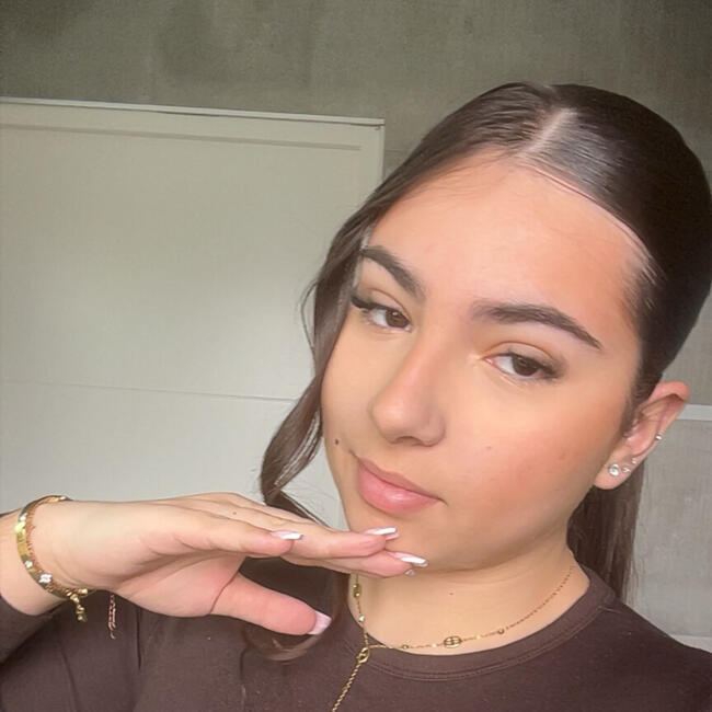 Babysitter in Saint-Siméon-de-Bressieux: Alyah