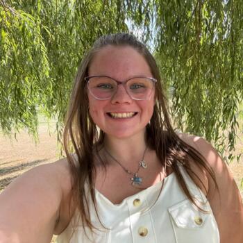 Babysitter in Whitby: Camryn