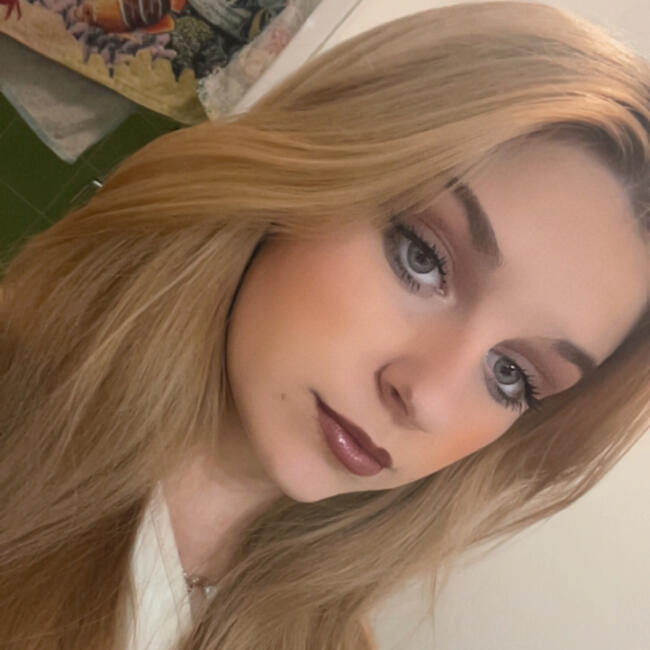 Babysitter in Comblanchien: Melinda