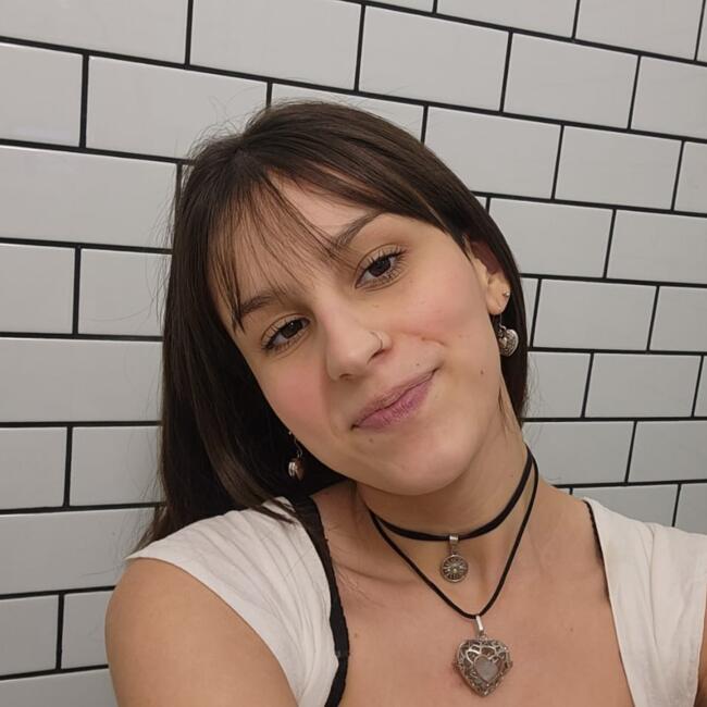 Babysitter in Almirante Brown: Azul