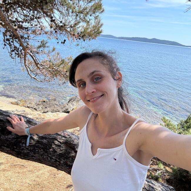 Babysitter in Saint-Martin-en-Bresse: Camille