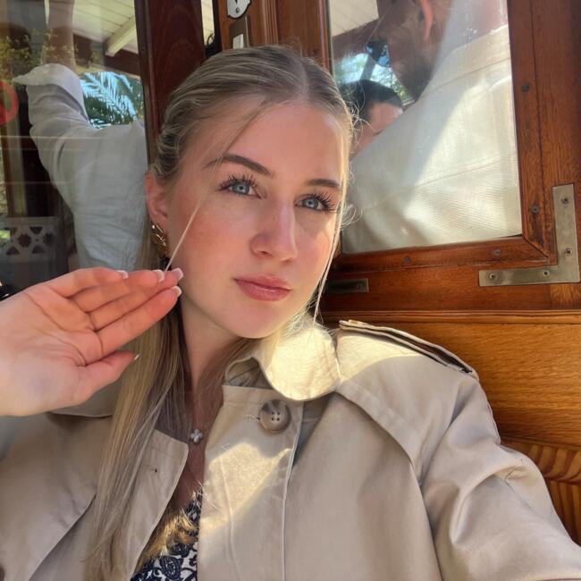 Babysitter in Lanzendorf: Julia