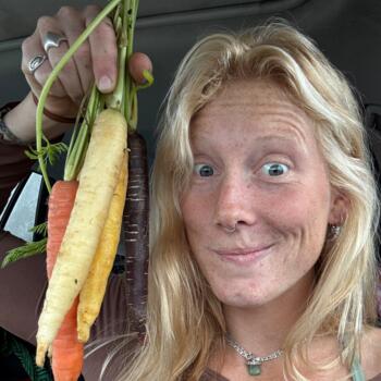 Babysitter Queenstown: Roxy