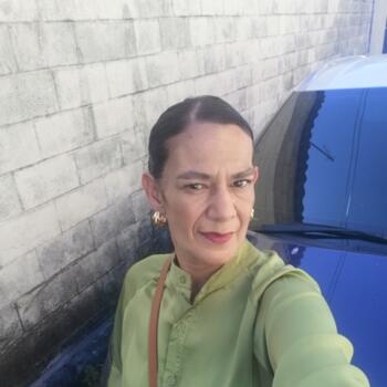Niñera en Santa Tecla: Leticia