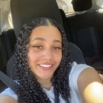 Babysitter in Sutton: Mackenzie