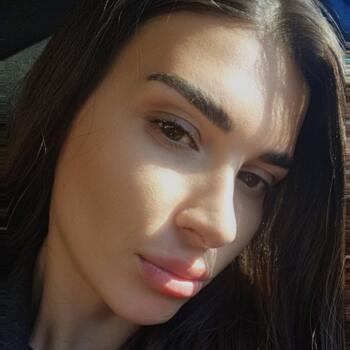 Babysitter in Výronas: Fjorela