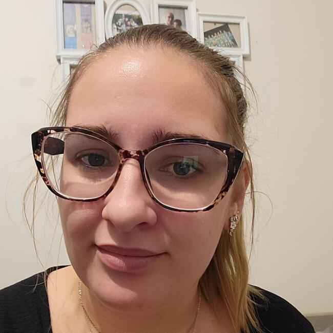 Babysitter in Amuré: Emilie