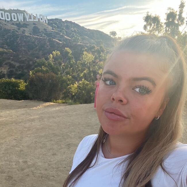 Babysitter in Farnham: Lacey