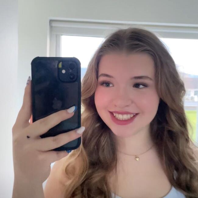 Babysitter in Ballybofey: Madlin