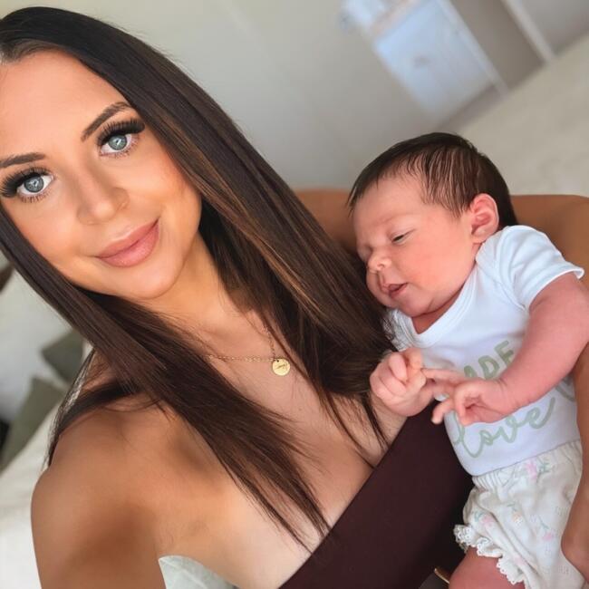 Babysitter in Bargara: Ebony