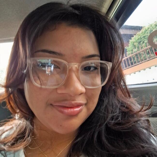 Babysitter in Balboa: Dinella González
