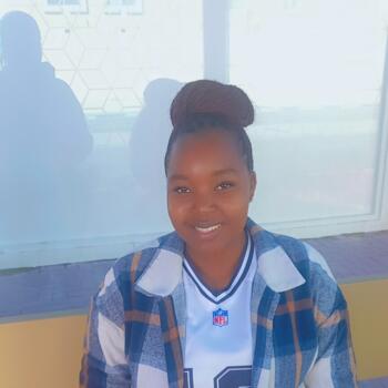 جليسة أطفال الدوحة: Mercy