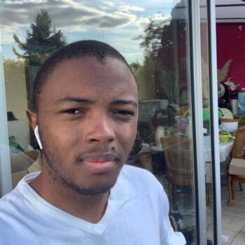 Babysitter in La Verrière: Mbezele