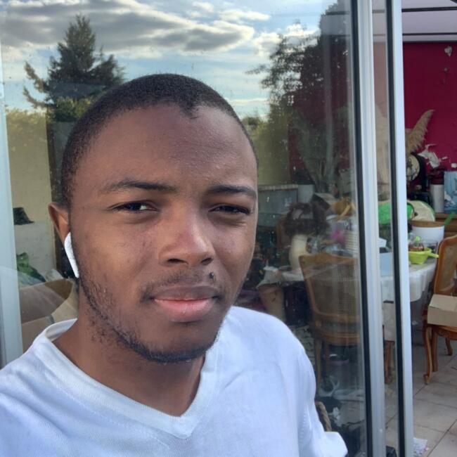 Babysitter in La Verrière: Mbezele