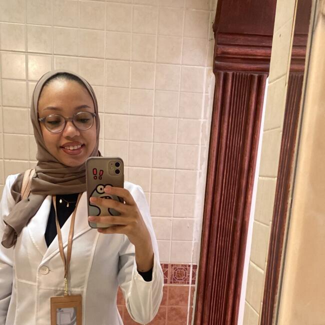 وظيفة جليسة أطفال في إمارة الشارقة: Dania