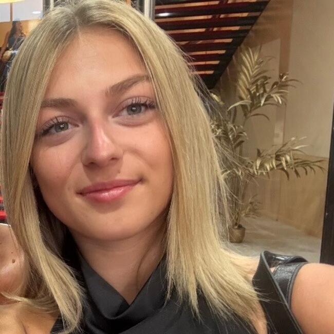 Babysitter in Ste-Geneviève-des-Bois: Chloé