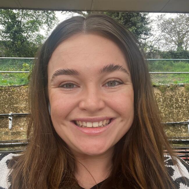 Babysitter in London: Laura