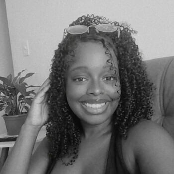 Babysitter Magé: Roberta