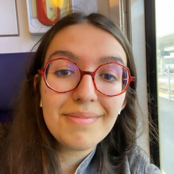 Babysitter in Saint-Quentin: Esther
