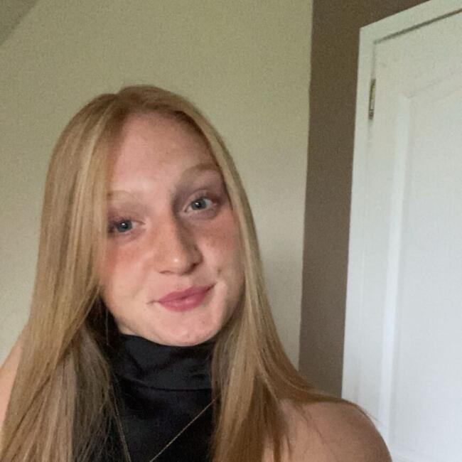 Babysitter in Oudezeele: Léna