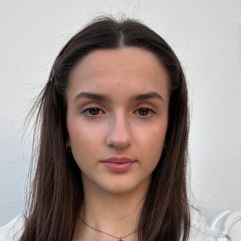 Babysitter em Limerick: Maya