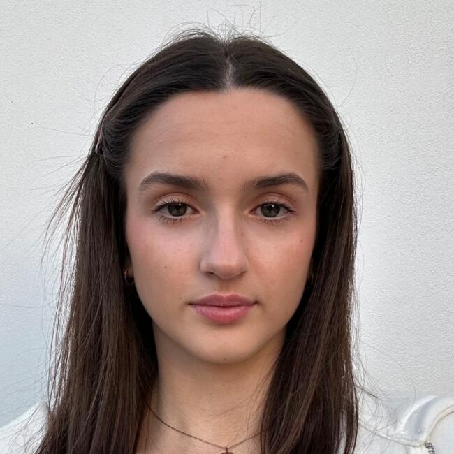 Babysitter em Limerick: Maya
