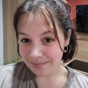 Nanny in Mervans: Maéva