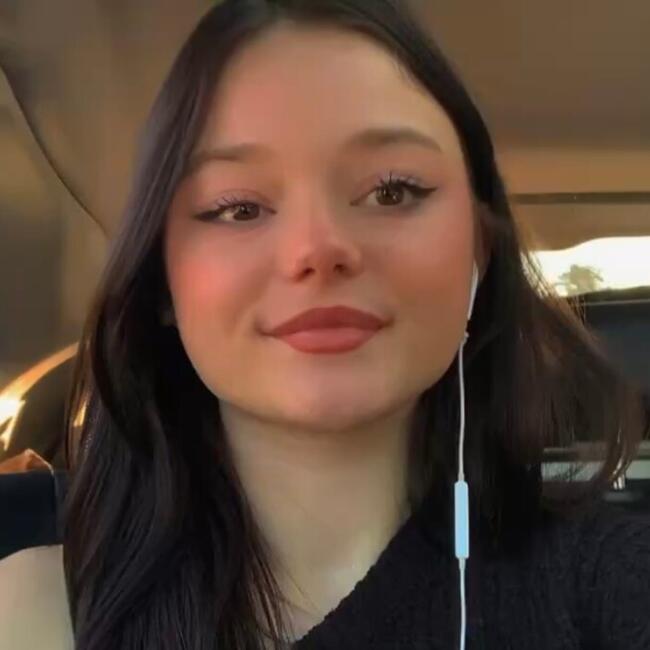 Babysitter in Issy-les-Moulineaux: Celia