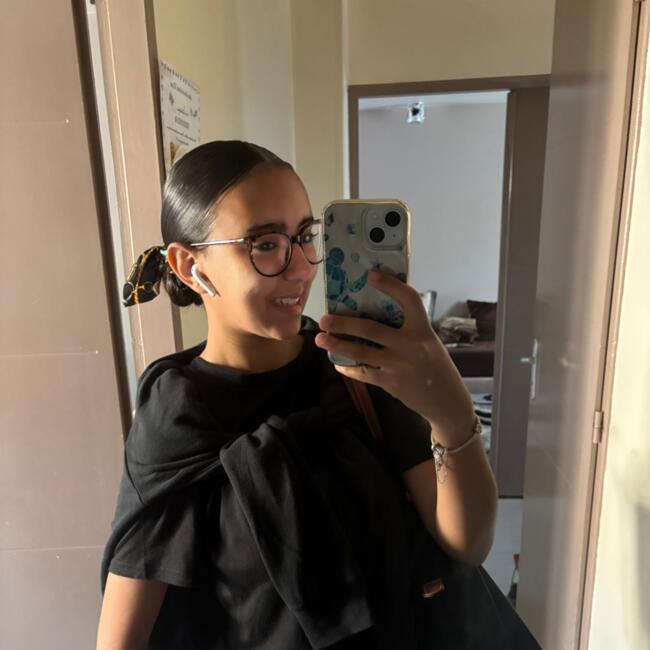 Babysitter in Limay: Aya