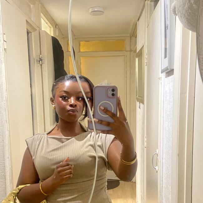 Babysitter in Northwood: Gabrielle